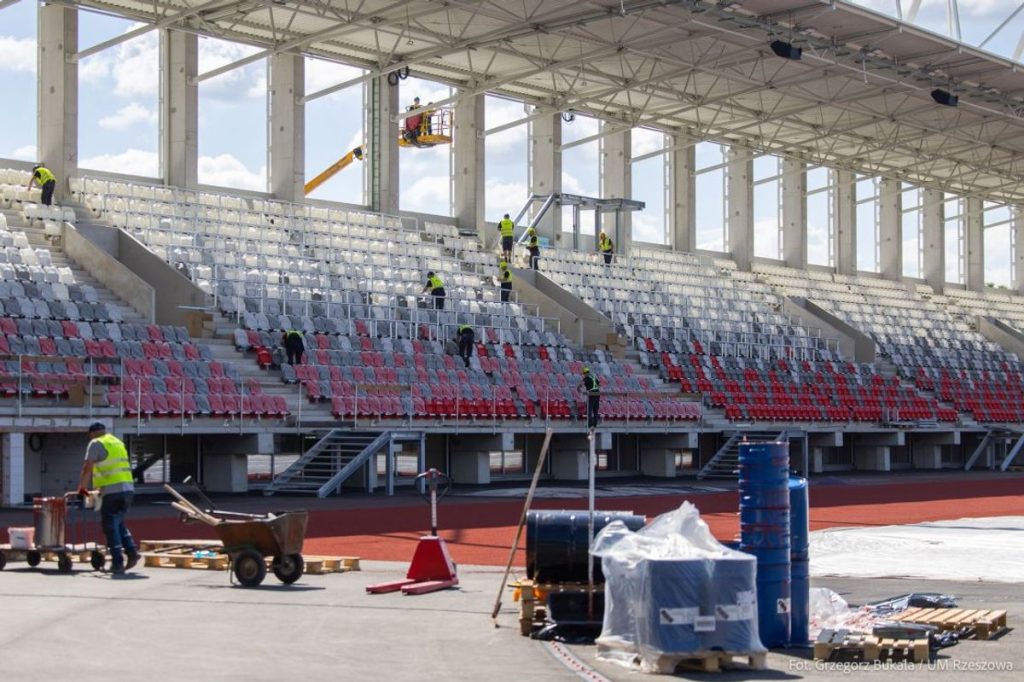 Podkarpackie Centrum Lekkiej Atletyki na finiszu. Stadion za blisko 200 mln zł powstaje w Rzeszowie