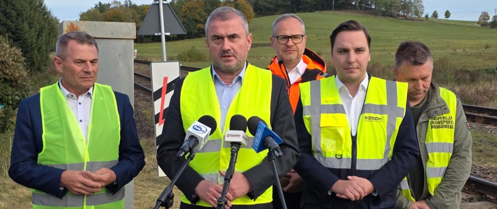 Kamery PKP mogą zacząć wyłapywać kierowców na czerwonym. Resort sprawdza nowy system