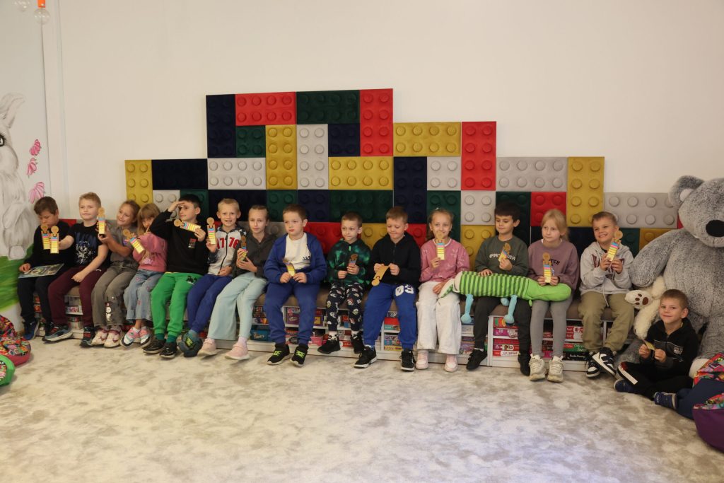 Dębiccy drugoklasiści ruszyli tropem książek. Sześć misji i tajne hasło w bibliotece